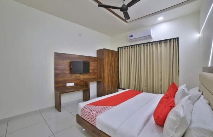 Hotel Kailash Virpur Exterior photo