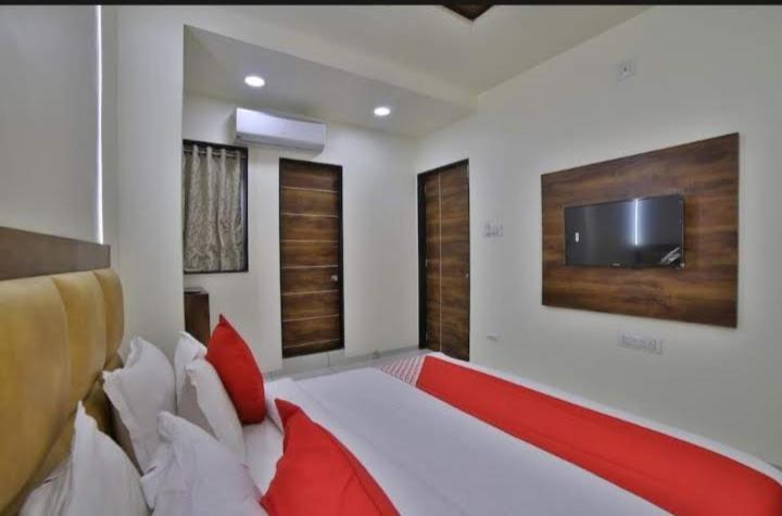 Hotel Kailash Virpur Exterior photo